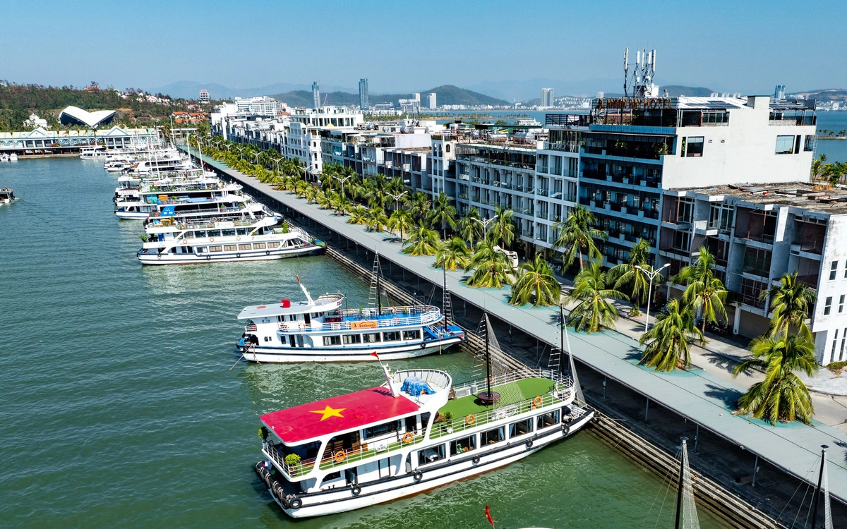 Quảng Ninh tạm dừng toàn bộ hoạt động của tàu du lịch trên vịnh Hạ Long và các tuyến đảo để ứng phó với bão số 3. (Ảnh: Internet)