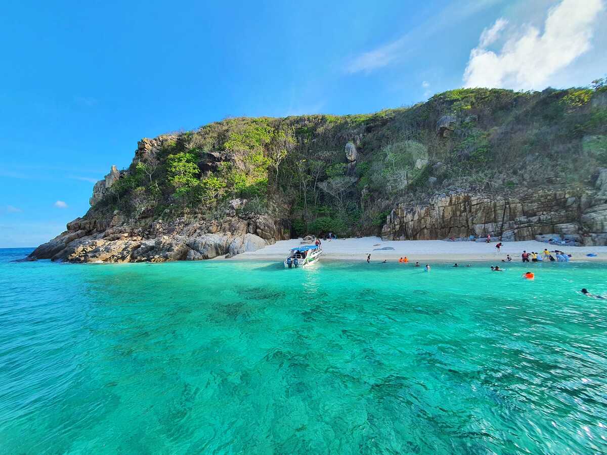 Hòn Bảy Cạnh (Ảnh: Hà Hoàng Anh/Check in Vietnam)