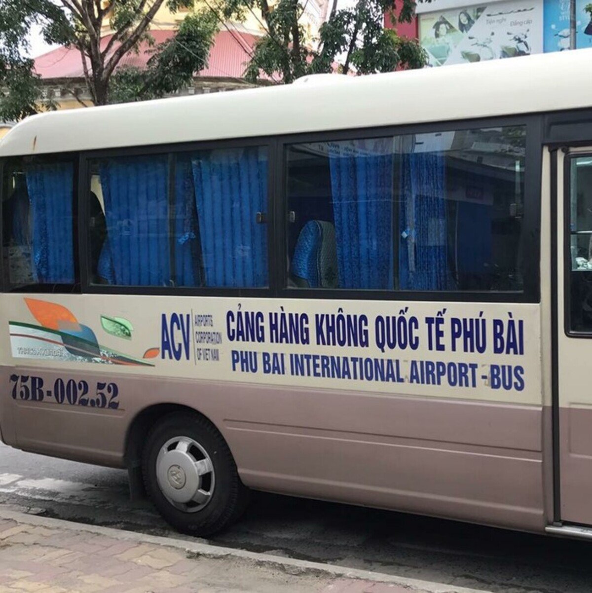 Đi xe trung chuyển sân bay Phú Bài về thành phố Huế (Nguồn: Internet)