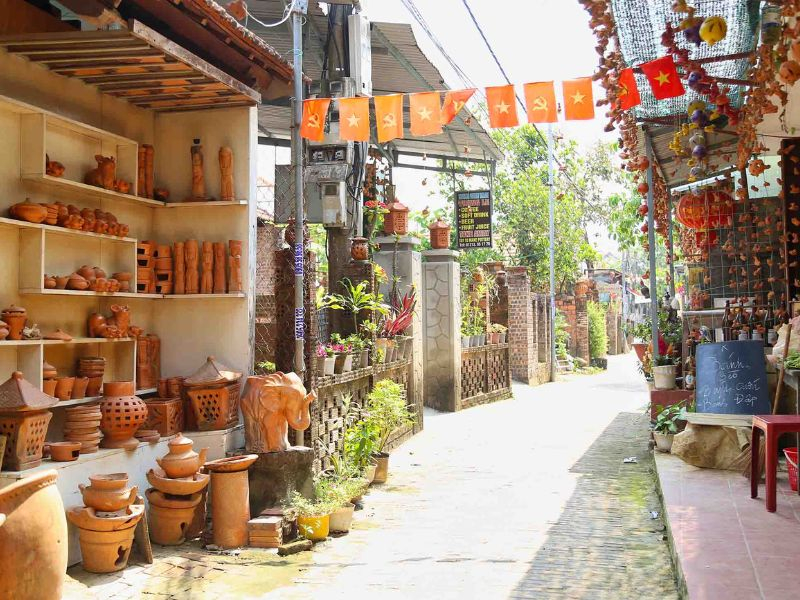 The rich vocabulary, rituals, and philosophies surrounding the art of pottery-making (Pic: Internet)