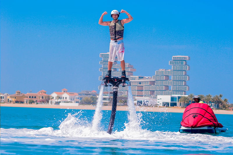 Flyboard là một trong những trò chơi cảm giác mạnh hiện đại và ấn tượng nhất tại Nha Tran (Ảnh: Internet)