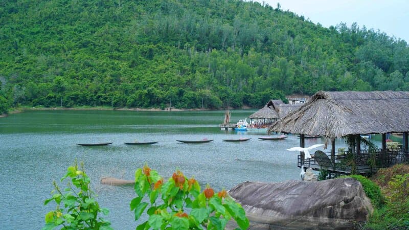 Khung cảnh bình yên tại hồ (Ảnh: Internet)