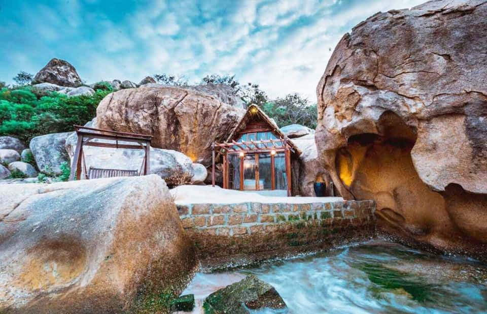 Vùng biển quanh khu du lịch sinh thái Sao Biển sở hữu hệ sinh thái còn nguyên vẹn (Ảnh: Internet)