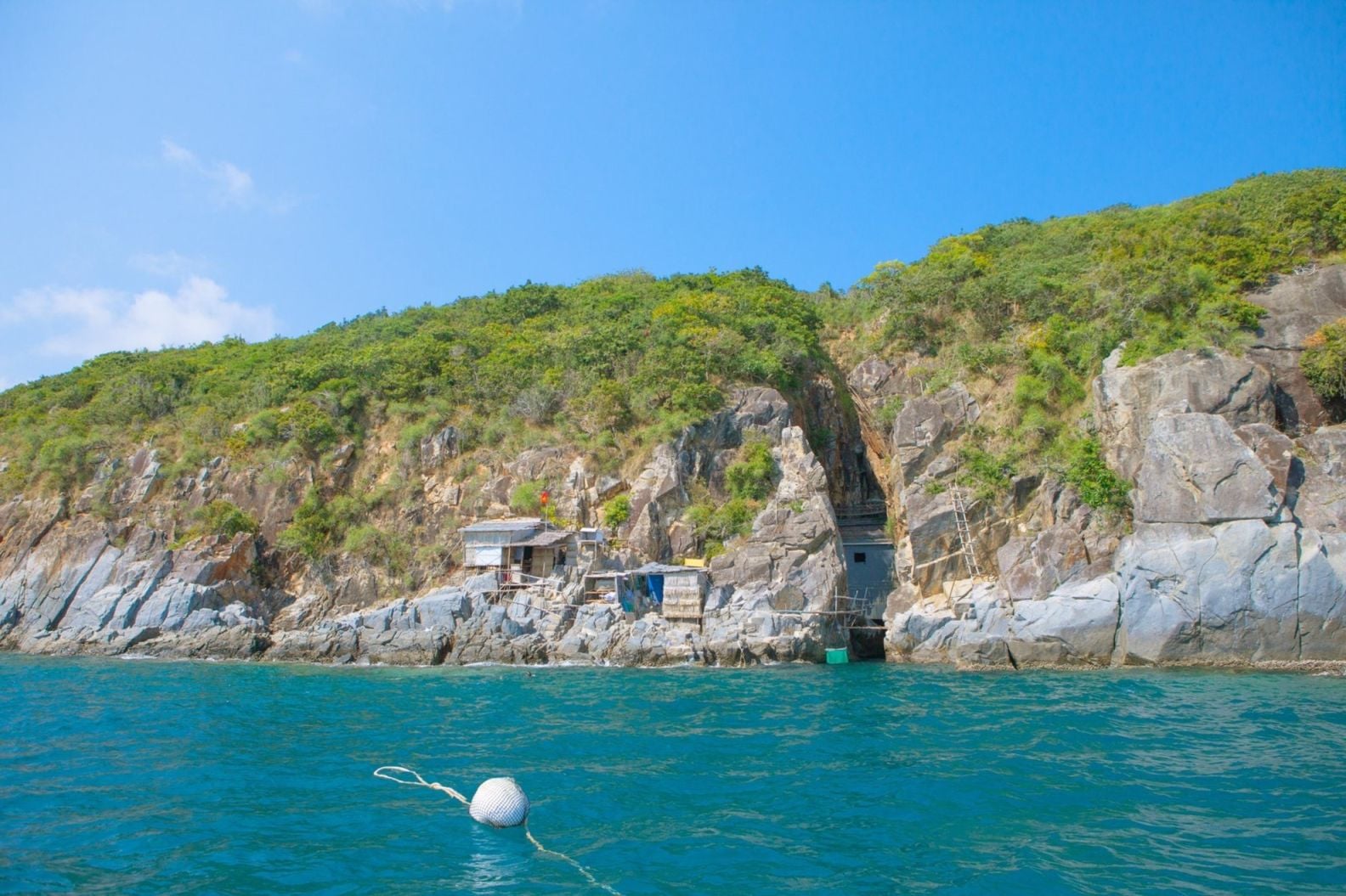 Khám phá đảo Robinson Nha Trang – Vẻ đẹp nguyên sơ giữa lòng vịnh biển xanh - ảnh 1