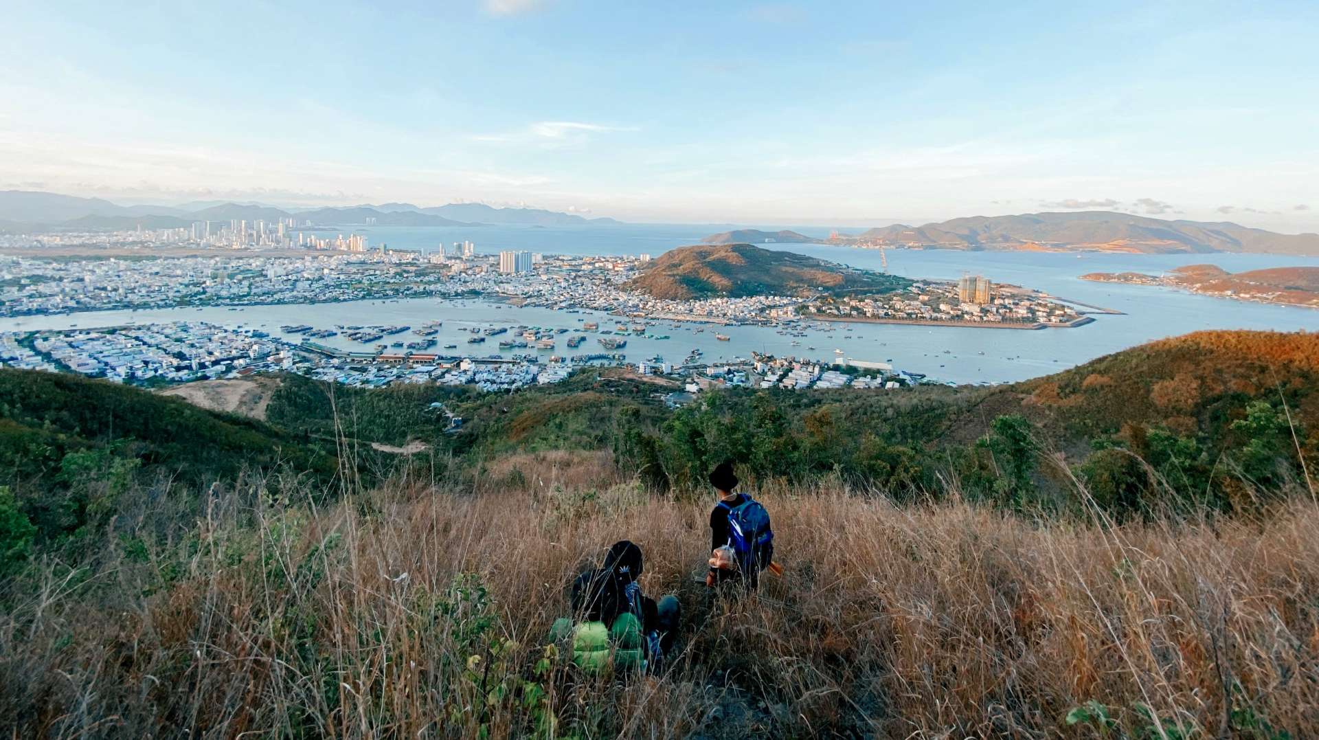 Đi leo núi Nha Trang khi nào đẹp nhất? Cẩm nang cho chuyến trekking an toàn - ảnh 1