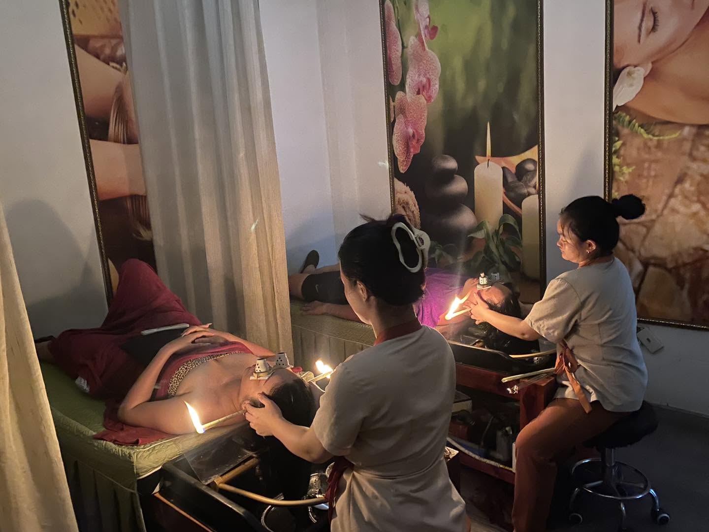 Điểm nổi bật của Nhi Beauty là liệu trình gội đầu dưỡng sinh chuyên sâu kết hợp massage thư giãn theo phương pháp Ấn Độ (Ảnh: Nhi Beauty)