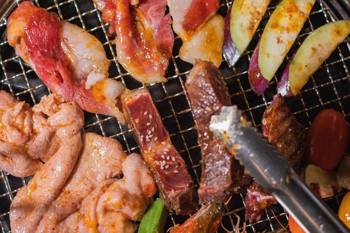 Điểm cộng của Nậm Nướng nằm ở cách lựa chọn nguyên liệu kỹ lưỡng, chế biến sạch sẽ và chú trọng chất lượng món ăn (Ảnh: Internet)