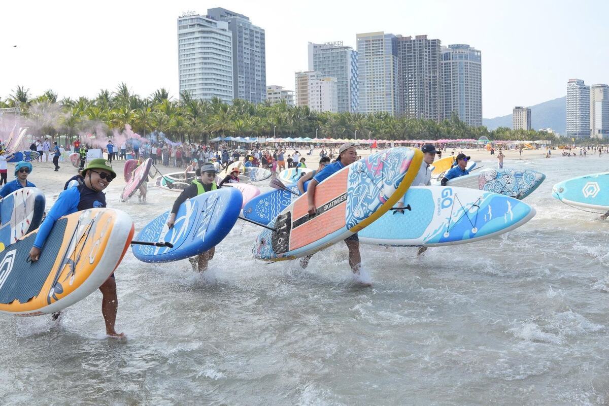 Chèo SUP bãi biển Mỹ Khê (Nguồn: Internet)
