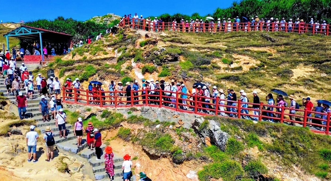 Từ lâu, Eo Gió đã là một trong những điểm đến nổi bật của vùng biển Quy Nhơn (Ảnh: Internet)