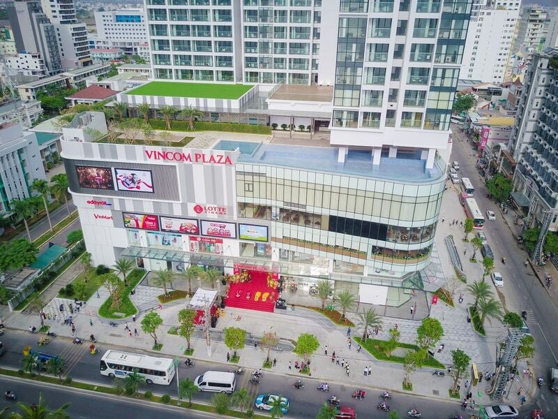 Với thiết kế sang trọng, bố trí khoa học và đa dạng tiện ích, các cơ sở Vincom tại Nha Trang mang đến trải nghiệm thuận tiện cho nhiều nhu cầu khác nhau, từ mua sắm hằng ngày đến giải trí, gặp gỡ bạn bè (Ảnh: Internet)