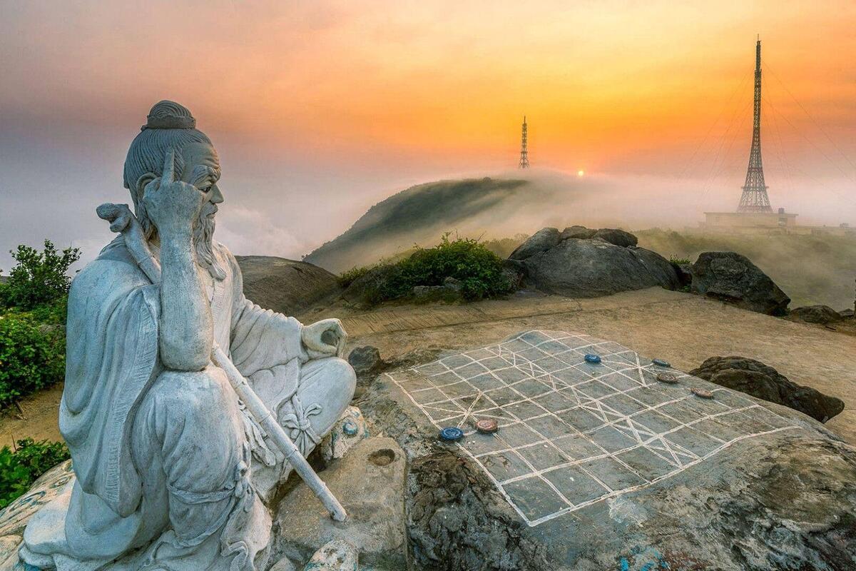Binh minh trên đỉnh Bàn Cờ (Nguồn: Internet)