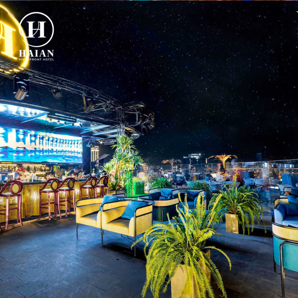 NYX Sky Lounge & Mixology (Ảnh: HAIAN Beach Hotel & Spa)