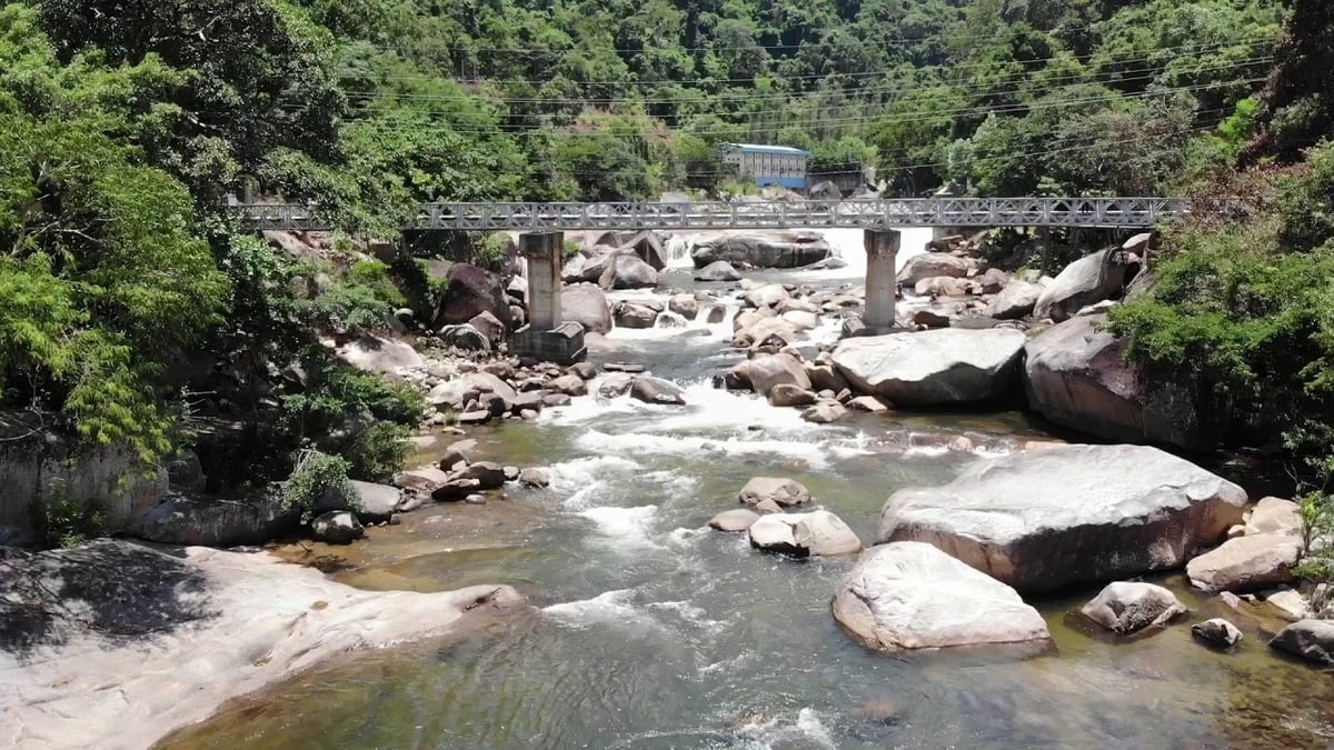 Hàng loạt thác nước tự nhiên đóng cửa, hạn chế đón khách ngay giữa cao điểm hè - ảnh 3