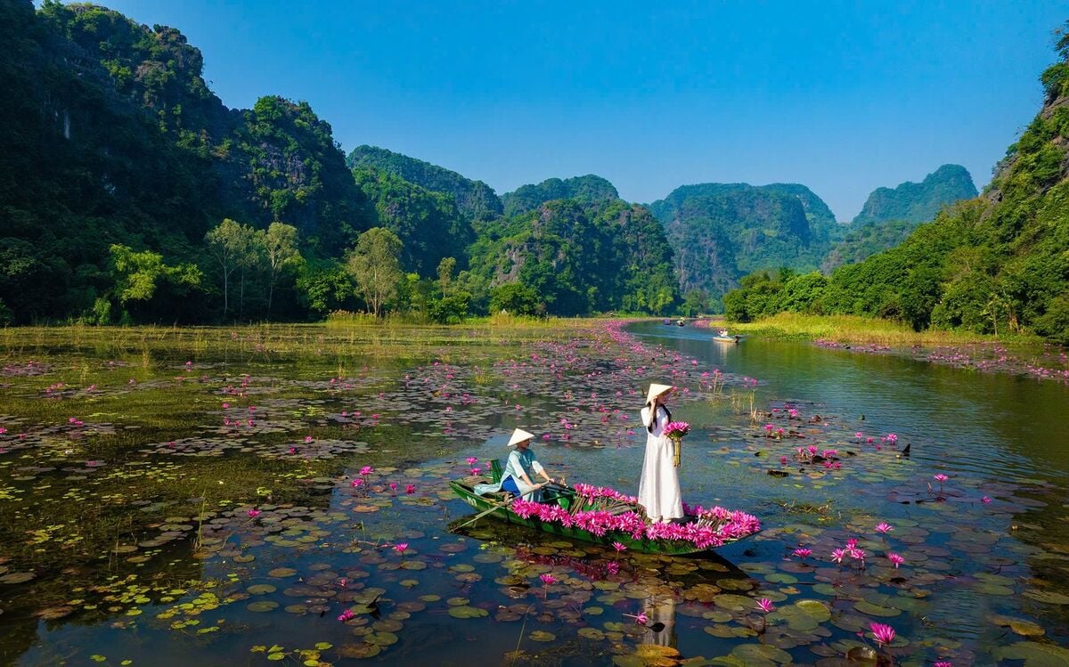 Du lịch Ninh Bình bứt phá sau sáp nhập: Cán mốc 90% kế hoạch năm chỉ sau 6 tháng - ảnh 1
