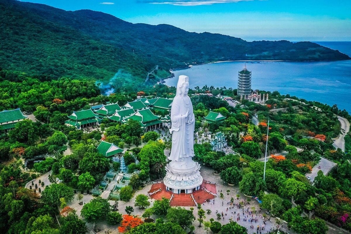 Tượng Phật Bà Quan Âm chùa Linh Ứng (Nguồn: Internet)