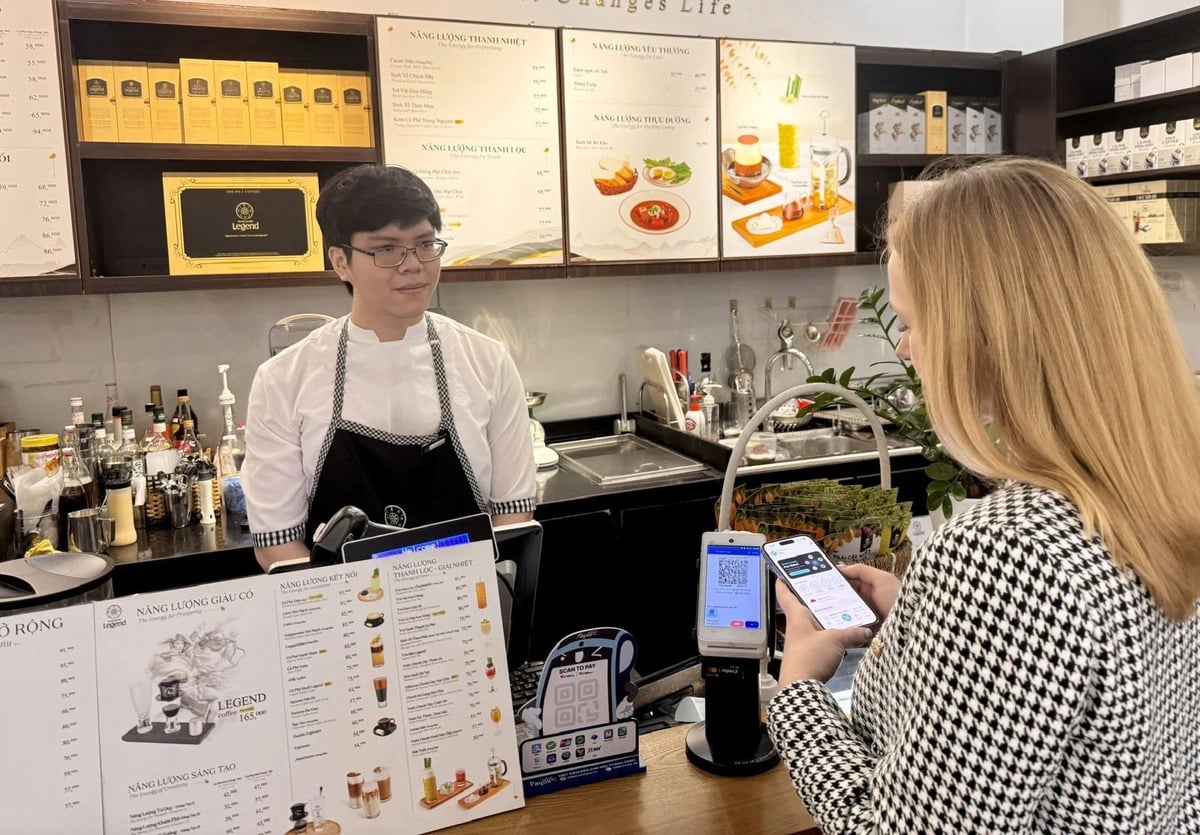 Người dùng các ứng dụng thanh toán tại Singapore có thể quét mã VietQRGlobal để thanh toán tại các điểm chấp nhận thanh toán ở Việt Nam (Ảnh: T.Trang)