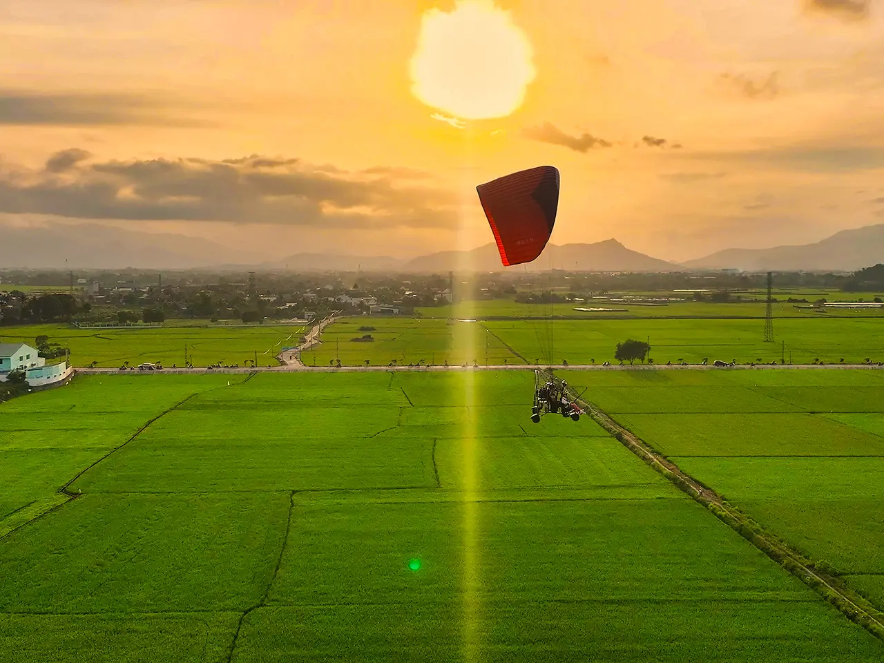 Bay dù lượn Paragliding và paramotor Nha Trang: Giá bay, tuyến bay, lưu ý - ảnh 1