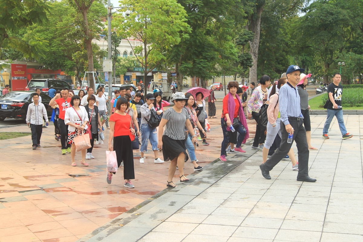 Hà Nội và TP.HCM lọt top 10 điểm đến hút khách Trung Quốc nhất mùa hè - ảnh 1