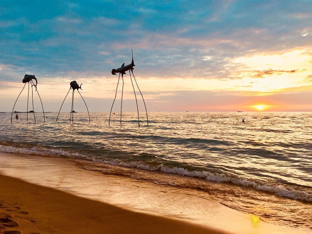 Khám phá Bãi Trường buổi tối: Thưởng thức mực nướng và bún quậy tại trung tâm Phú Quốc - ảnh 1