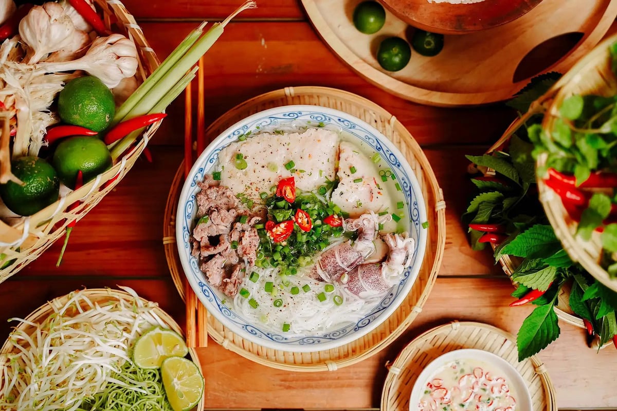 Khám phá Bãi Trường buổi tối: Thưởng thức mực nướng và bún quậy tại trung tâm Phú Quốc - ảnh 3