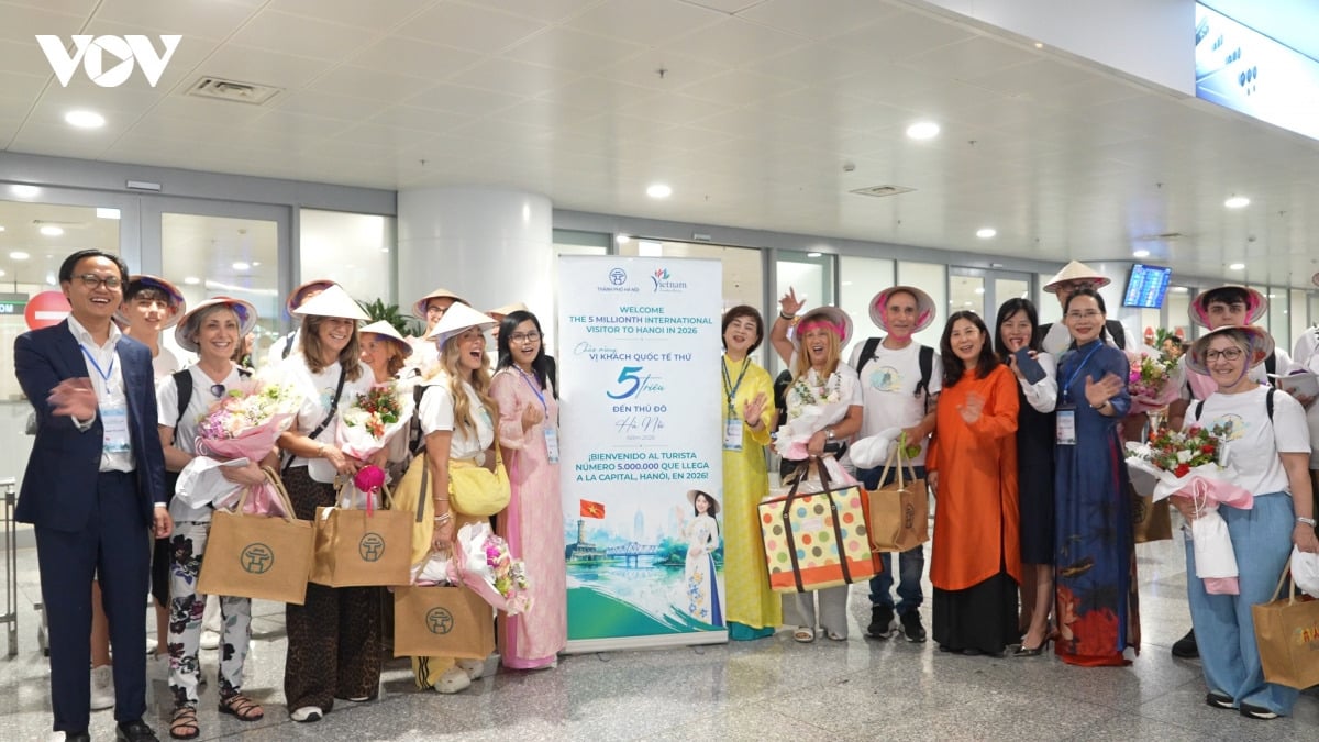 Hà Nội đón vị khách du lịch quốc tế thứ 5 triệu năm 2026 (Ảnh: VOV)