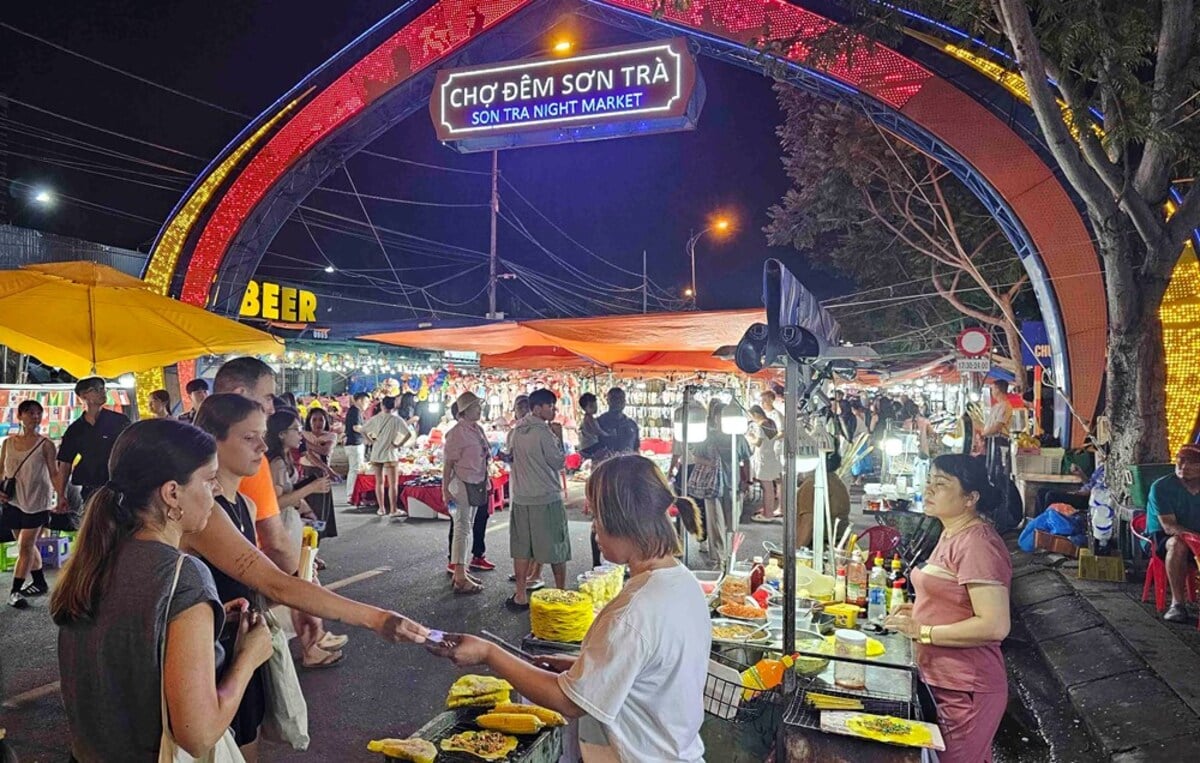 Chợ đêm Sơn Trà (Nguồn: Internet)