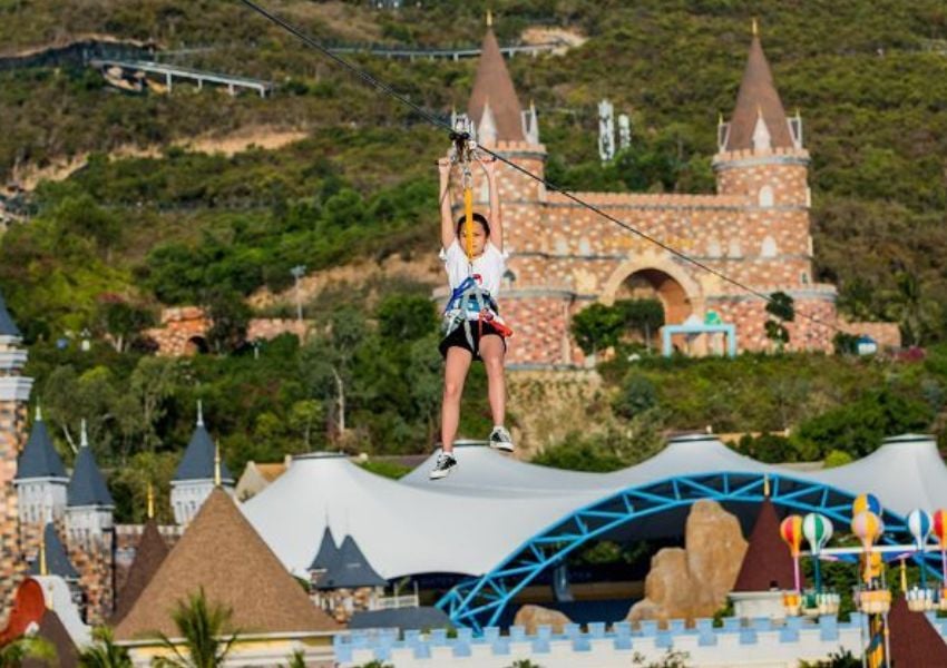 Zipline Nha Trang dài bao nhiêu? Giá vé và kinh nghiệm trải nghiệm mới nhất - ảnh 1