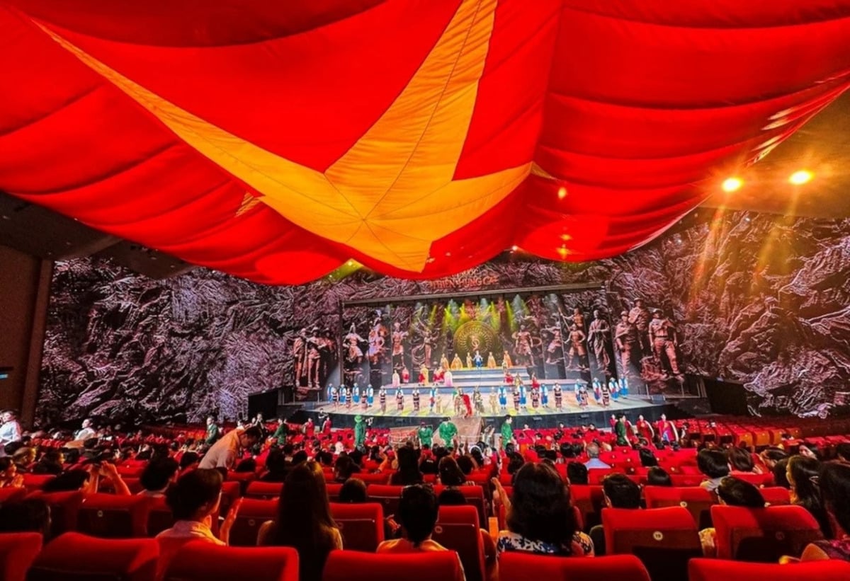 Đại cảnh kết thúc show diễn nhận “mưa lời khen” từ khán giả. (Nguồn: BTC)