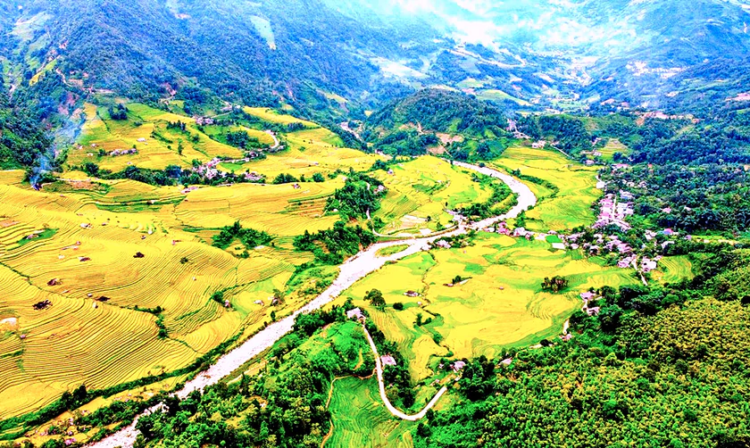 Không chỉ dừng lại ở hoạt động thi đấu, giải đua “Vút bay trên sóng lúa vàng” còn được tổ chức như một ngày hội du lịch - văn hóa của địa phương (Ảnh: Quốc Hồng)