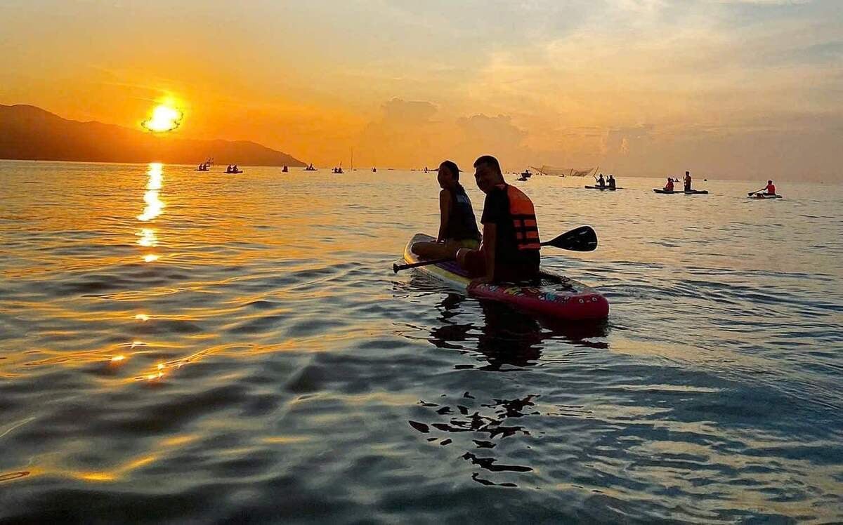 Chèo SUP trên biển Mỹ Khê (Nguồn: Internet)