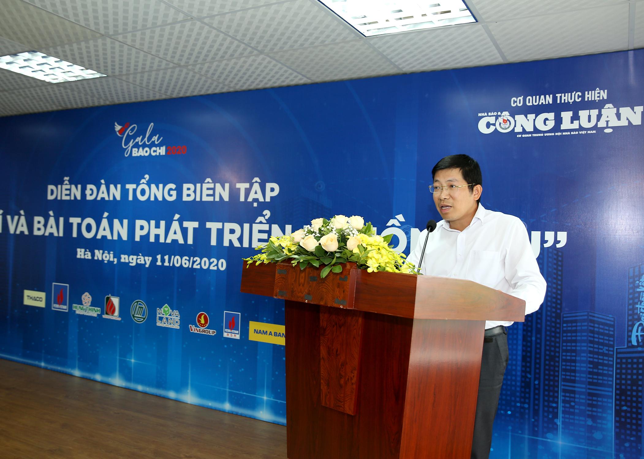 Ông Lưu Đình Phúc, Cục trưởng Cục Phát thanh Truyền hình và Thông tin điện tử (Bộ TT&TT) phát biểu tại Diễn đàn. Ảnh: Sơn Hải