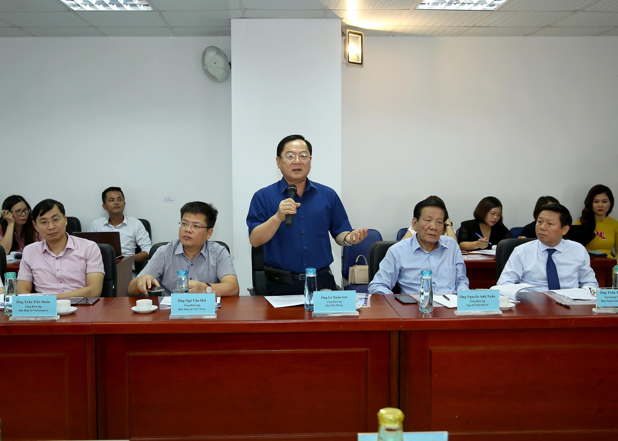 Tổng Biên tập báo Tiền Phong Lê Xuân Sơn phát biểu tại diễn đàn. Ảnh: Sơn Hải