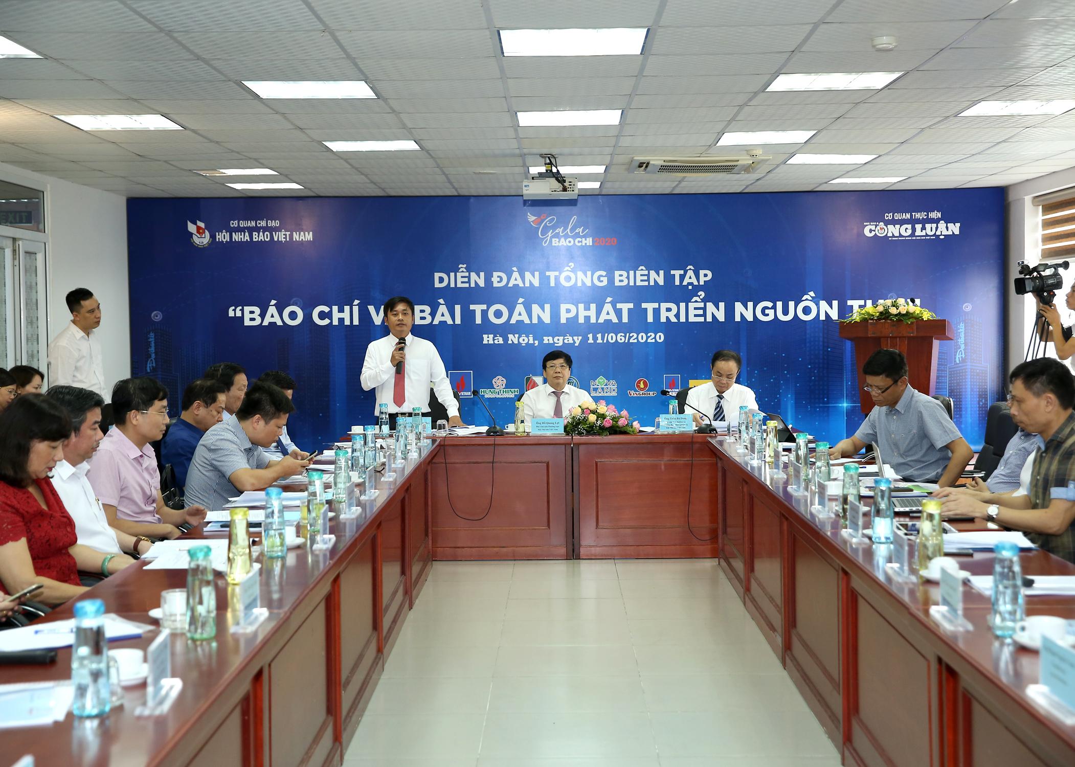 Ông Lê Trần Nguyên Huy, Ủy viên Ban Chấp hành Hội Nhà báo Việt Nam, Tổng Biên tập Báo Nhà báo và Công luận phát biểu tiếp thu các ý kiến. Ảnh: Sơn Hải