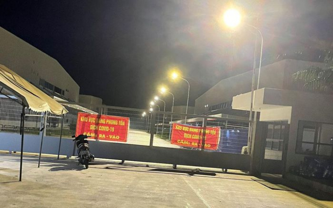 Chốt kiểm soát cách ly y tế trước cổng Công ty TNHH công nghệ điện tử nghe nhìn BOE Việt Nam.