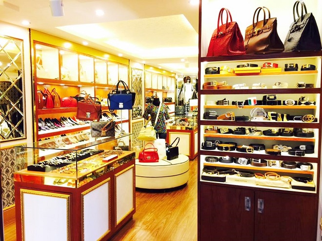 Shop hàng hiệu Linh Anh’s Authentic, đang trưng bày, giới thiệu những sản phẩm hàng hiệu chính hãng, nhưng giá thành chỉ bằng 1/3 so giá thị trường