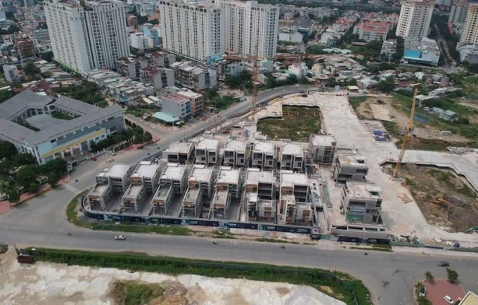 Ảnh thực tế cho thấy dự án có tổng 15 căn nhà, nhiều hơn so với giấy phép 1 căn.