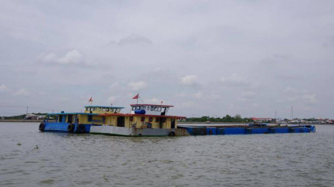3 sà lan chở cát trái phép bị bắt giữ.