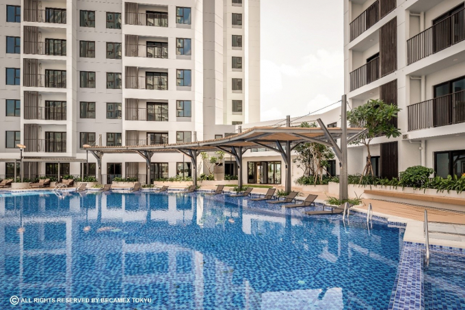 Hồ bơi rộng lớn dành cho cư dân SORA gardens II.