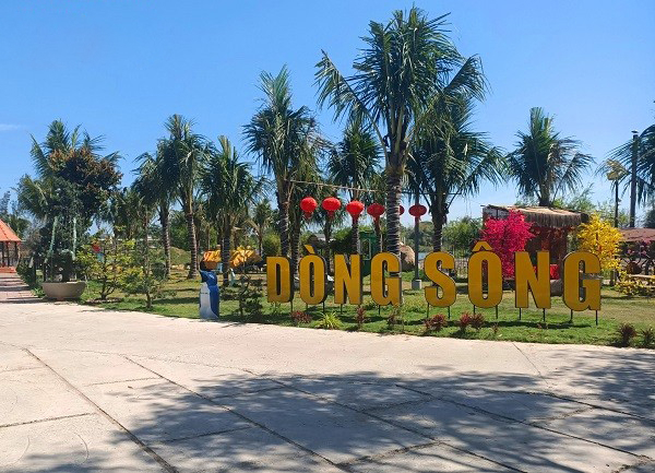Hội quán Dòng Sông có địa chỉ tại khu phố 2, phường Tân Thiện, thị xã La Gi, Bình Thuận.