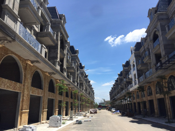 Phương án đấu giá quyền sử dụng đất của dự án cần phải được tính toán đến.