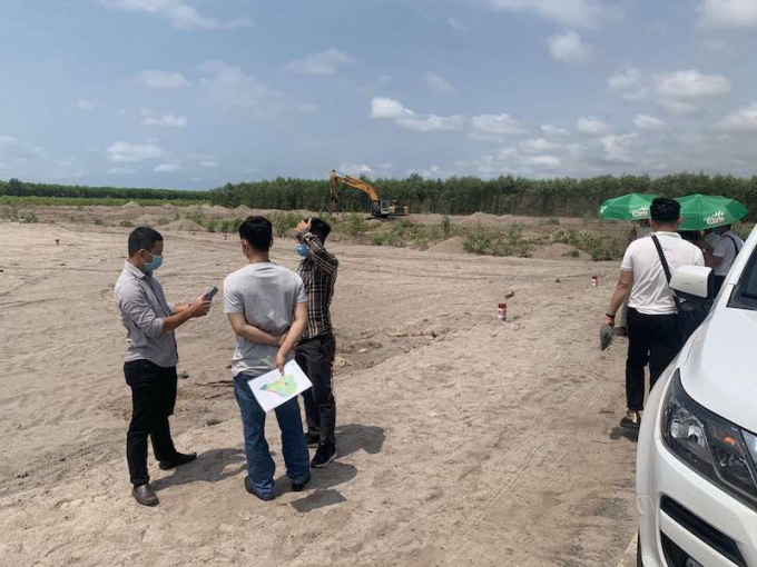 Tỉnh Bà Rịa – Vũng Tàu nở rộ tình trạng các cá nhân, doanh nghiệp thu gom đất nông nghiệp sau đó vẽ lên các dự án hoành tráng và rao bán công khai.