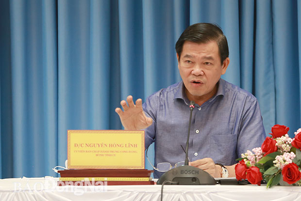Đồng chí Nguyễn Hồng Lĩnh, Bí thư Tỉnh ủy, Trưởng ban Chỉ đạo phòng, chống dịch Covid-19 tỉnh phát biểu chỉ đạo tại hội nghị. Ảnh: Huy Anh