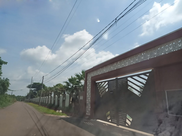 Một phần hàng rào đã xây dựng kiên cố.