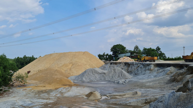 Bãi tập kết cát trái phép ở huyện Đại Lộc