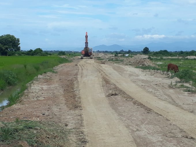Một đoạn đường cao tốc Bắc - Nam thi công qua địa bàn tỉnh Bình Thuận