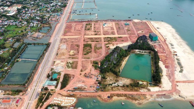 Ngân hàng đang tiến hành thu hồi khoản nợ quá hạn của Công ty TNHH Quan Minh (chủ đầu tư dự án Khu dân cư đô thị Ocean Park tại huyện Vân Đồn, tỉnh Quảng Ninh) do không có khả năng trả nợ.