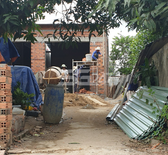 Tờ 52 thửa 78, hình ảnh một căn nhà cấp 4 đang được xây dựng trên đất nông nghiệp, thuộc quy hoạch đất giao thông