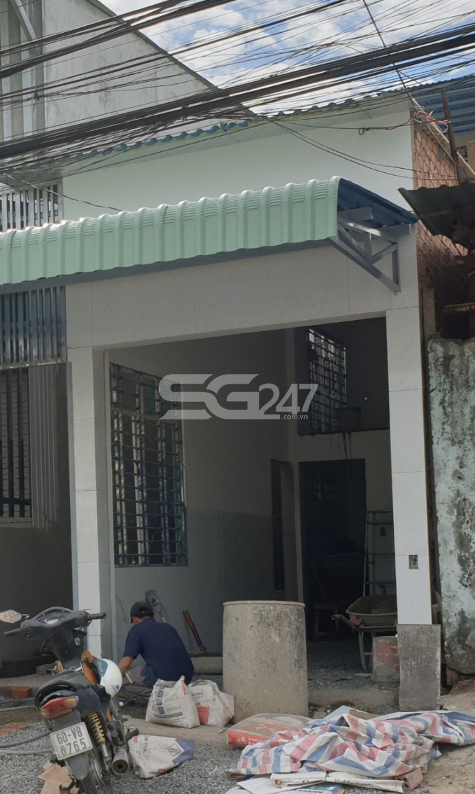 Tờ 65 thửa 321, hình ảnh căn nhà đang được thi công trên đất quy hoạch đất xây dựng cơ sở y tế, đất giao thông và đất khu vui chơi giải trí tại khu phố 3, phường Long Bình Tân