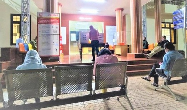 Người dân đi làm thủ tục đất đai từ 2-3 giờ sáng