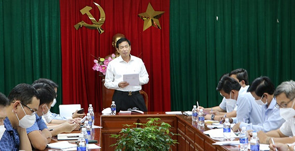 Phó chủ tịch UBND tỉnh Võ Văn Phi phát biểu tại buổi làm việc